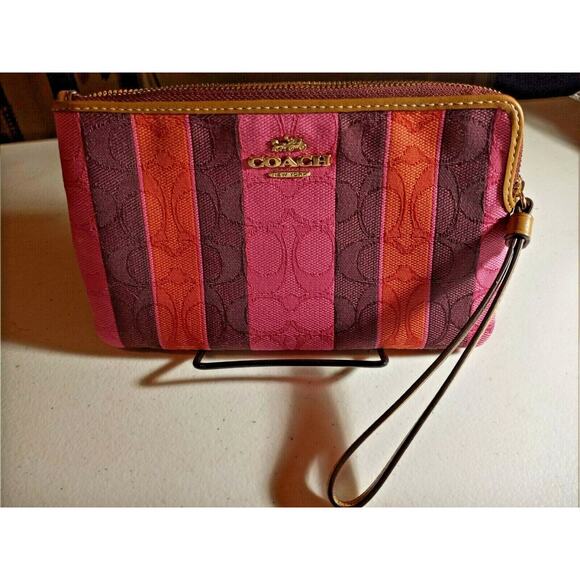 Coach LARGE CORNER ZIP WRISTLET IN SIGNATURE JACQUARD WITH STRIPES NWT $118 - Picture 12 of 12